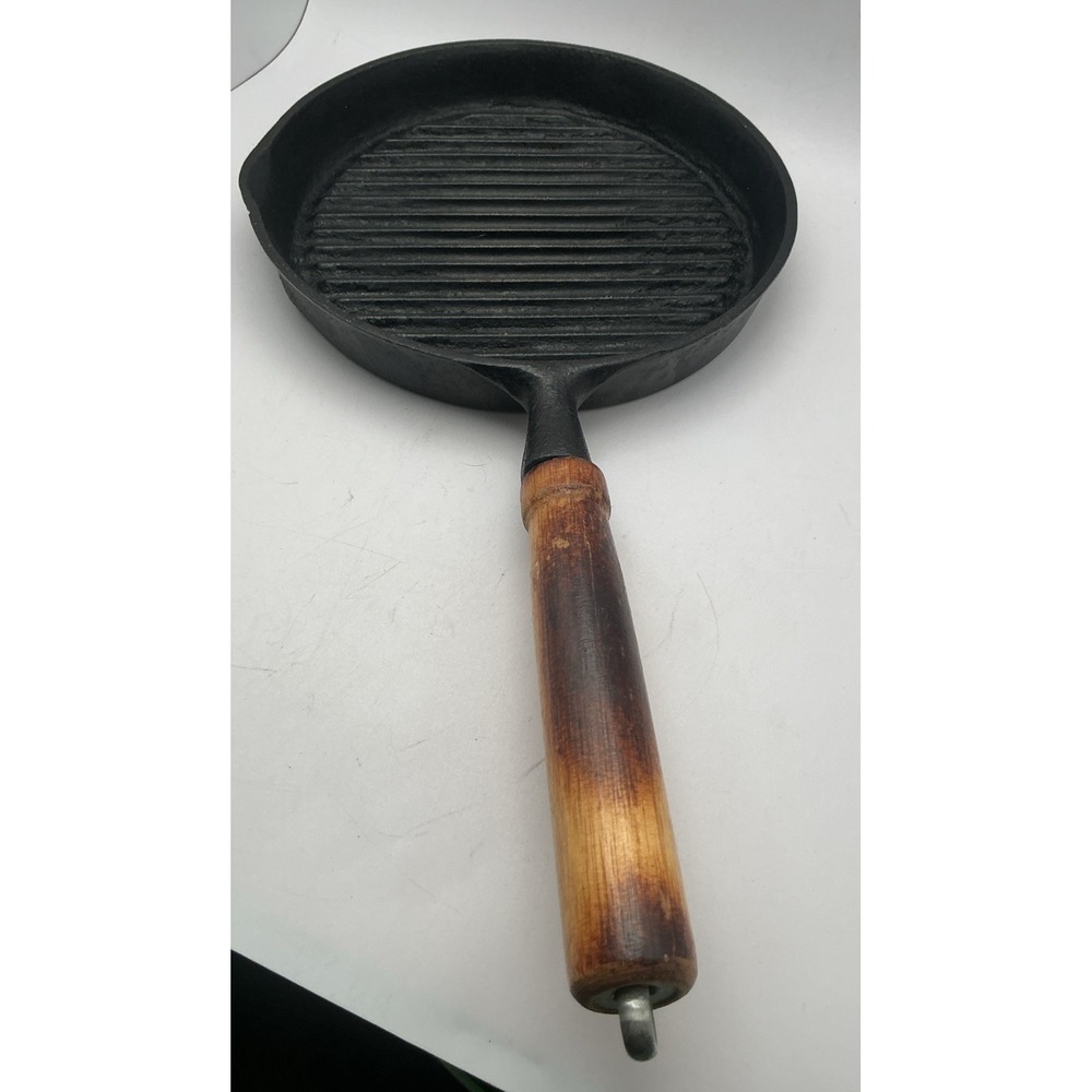 Vintage Cast Iron 8" Ribbed Grill Pan Skillet Wood Handle Taiwan 7
